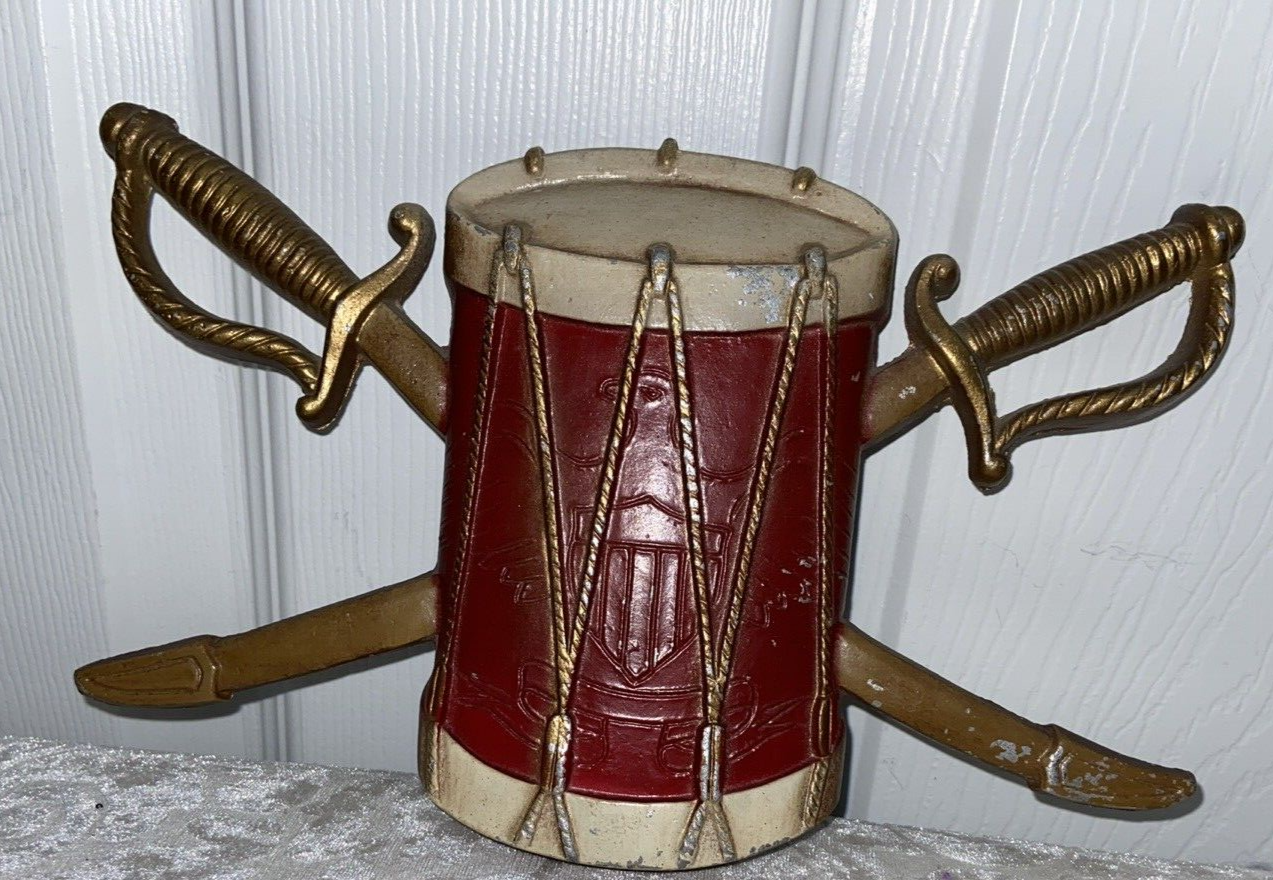 Vintage Sexton USA #576 Metal Drum & Sword with Eagle Wall Decoration - Image 2