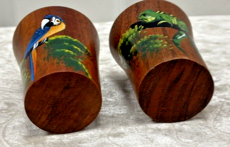 Lot of 2 Vintage Wooden Carved Mini Shot Glasses Parrot and Iguana - Image 6