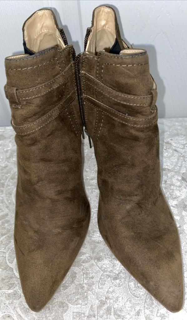 UNISA “TARRIE” MEDIUM BROWN SUEDE BOOTIE SZ 7M Main Image