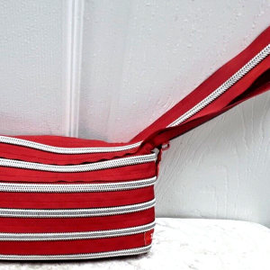 Zip It Zip-It Bag Wristlet Pouch Clutch with Hand Strap Red