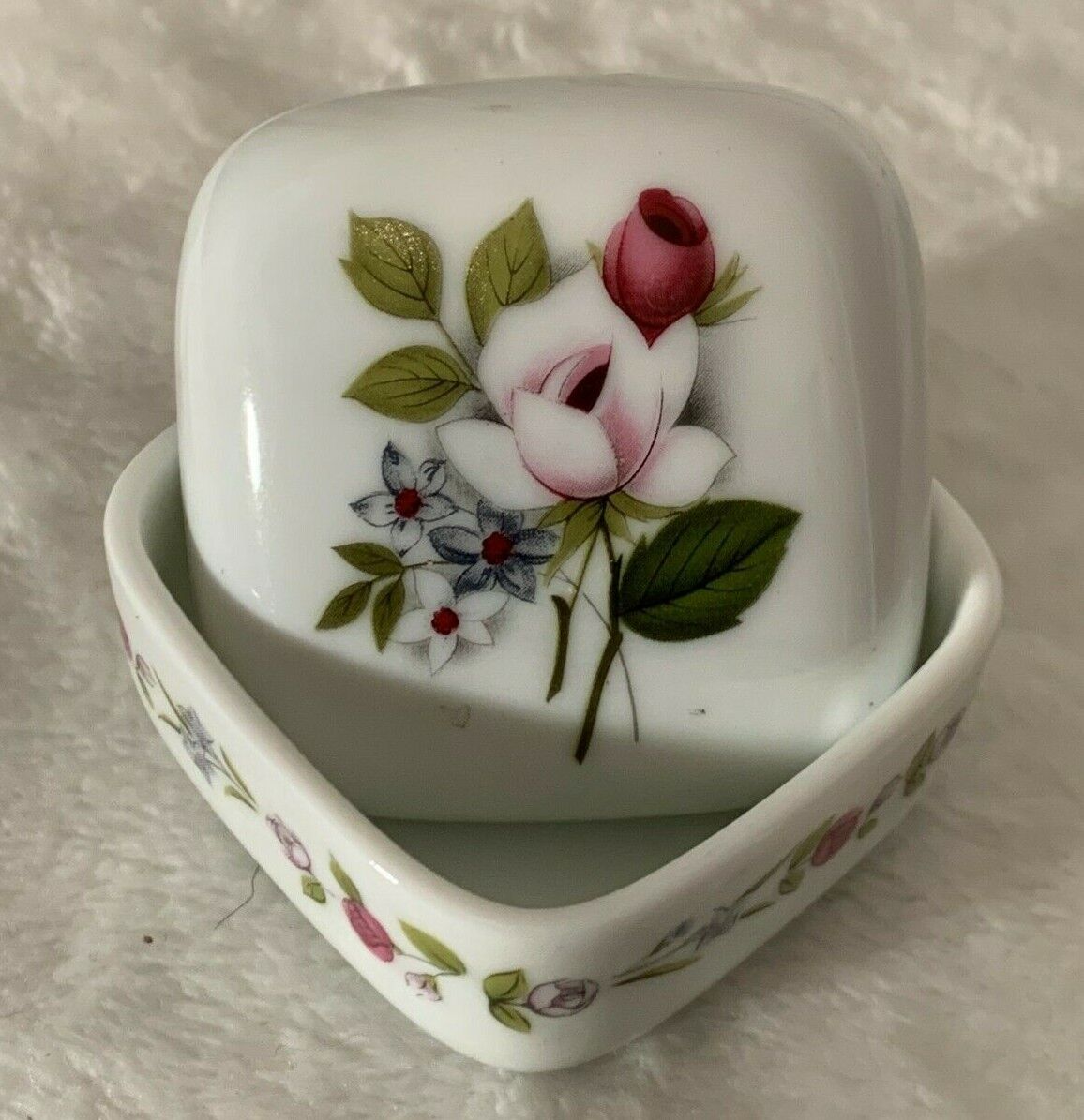 Vintage Otagiri Japan Ceramic Trinket Box Rose Bouquet Jewelry Box - Image 2