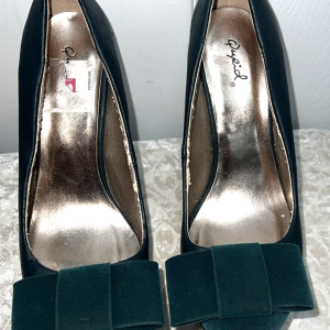 Qupid Dark Green Closed Toe Platform Stiletto Heels with Bow size 9M