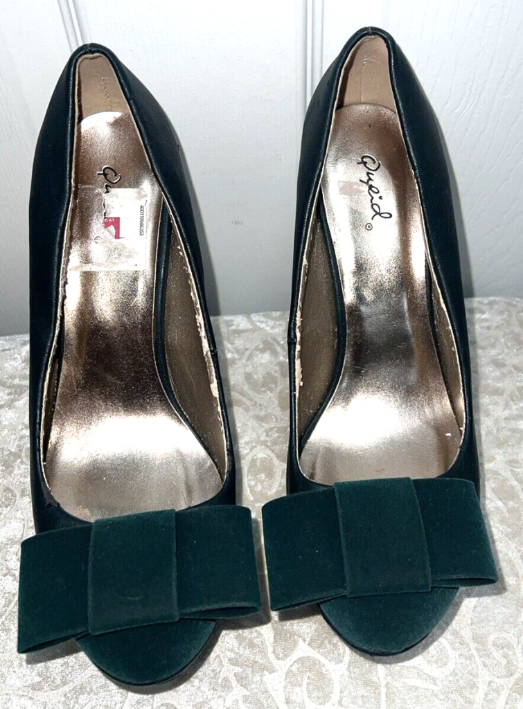 Qupid Dark Green Closed Toe Platform Stiletto Heels with Bow size 9M Main Image