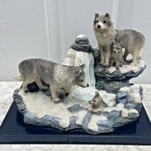 Rare Vintage Grey Wolves With Pups Statue Beautiful!!!