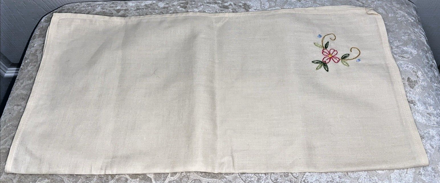 Set of 8 Flower Embroidered Cream Beige Fabric Napkins - Image 4