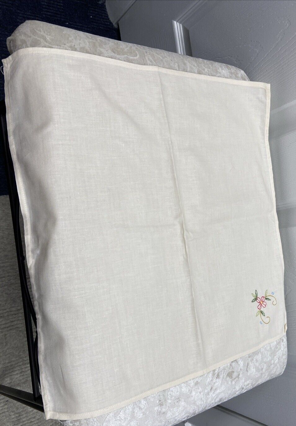 Set of 8 Flower Embroidered Cream Beige Fabric Napkins - Image 5