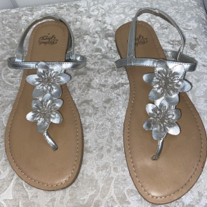Faded Glory Flat Sandals Women's Size 8 Silver