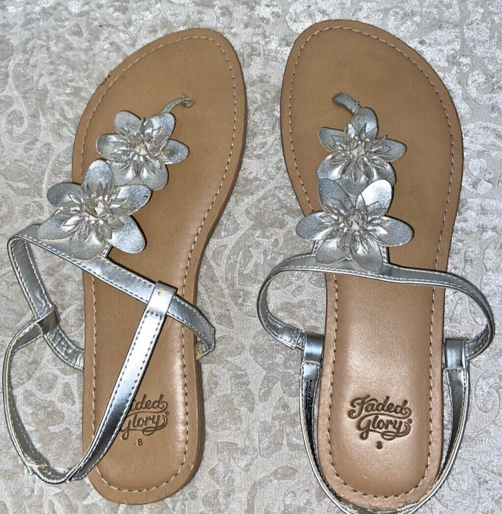 Faded Glory Flat Sandals Women's Size 8 Silver - Image 3