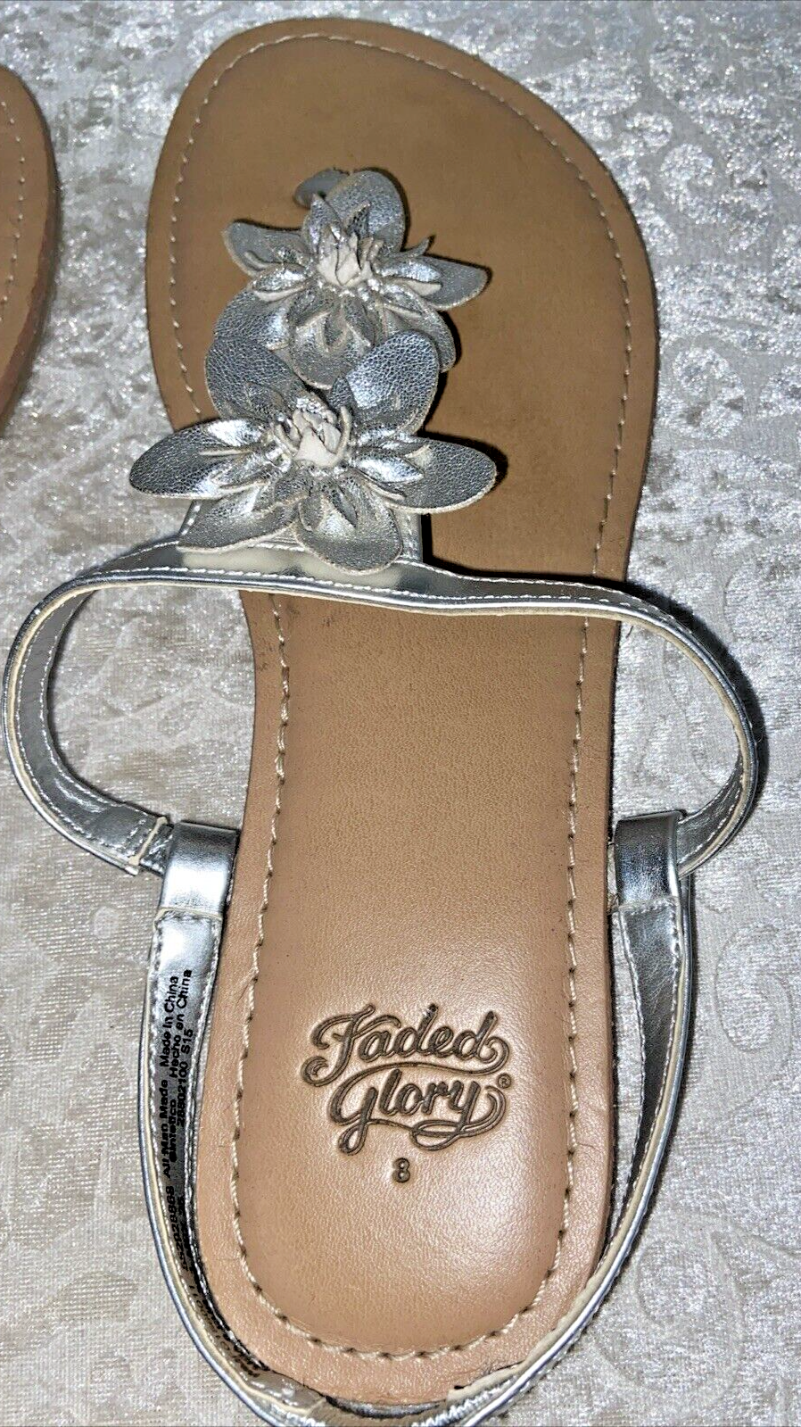 Faded Glory Flat Sandals Women's Size 8 Silver - Image 4