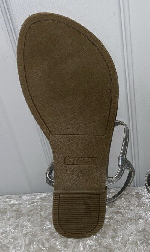 Faded Glory Flat Sandals Women's Size 8 Silver - Image 5