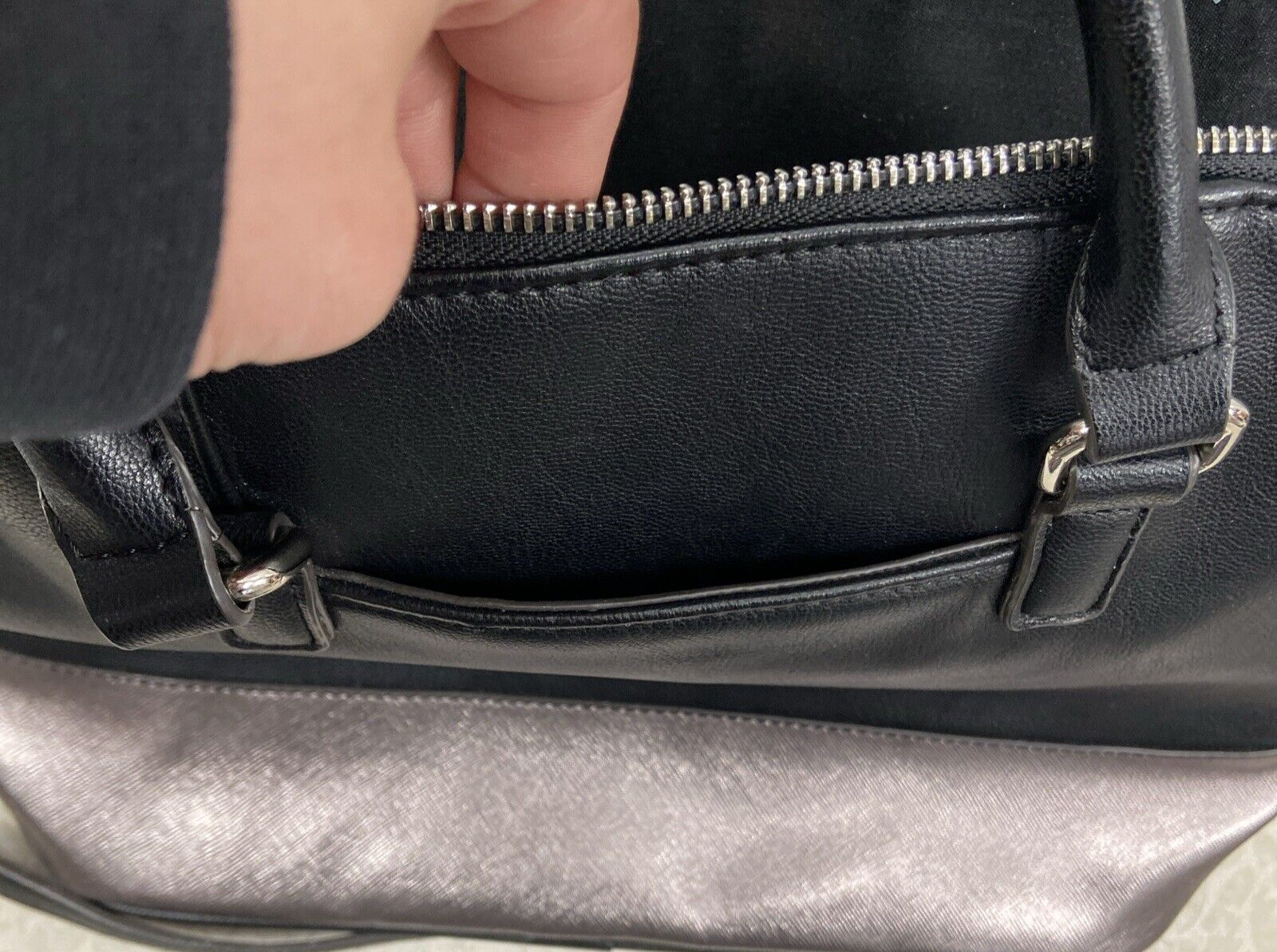 Liz Claiborne Two Tone Purse Shoulder Bag Black and Silver - Image 7